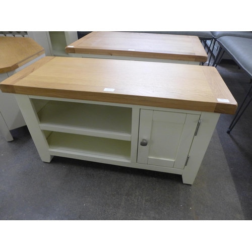 1397 - A Salisbury ivory painted oak small TV unit (LP-STV-C) * This lot is subject to VAT