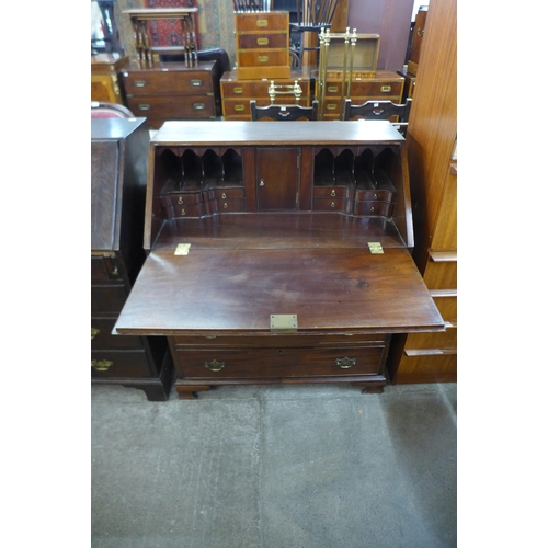 142 - A George III mahogany bureau