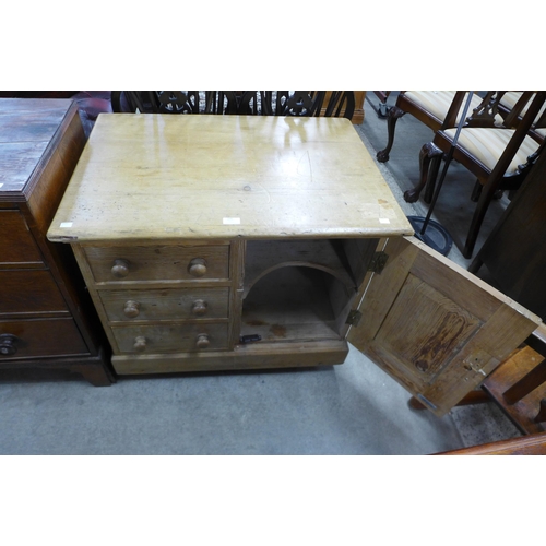 195 - A Victorian pine kitchen cupboard