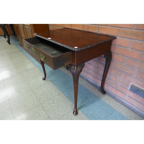 26 - A George III mahogany single drawer side table