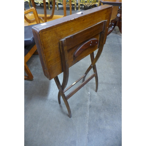 47 - A Victorian mahogany folding coaching table