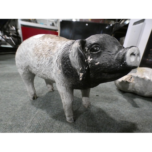 3034 - A pair of fibreglass pigs (approx. 7