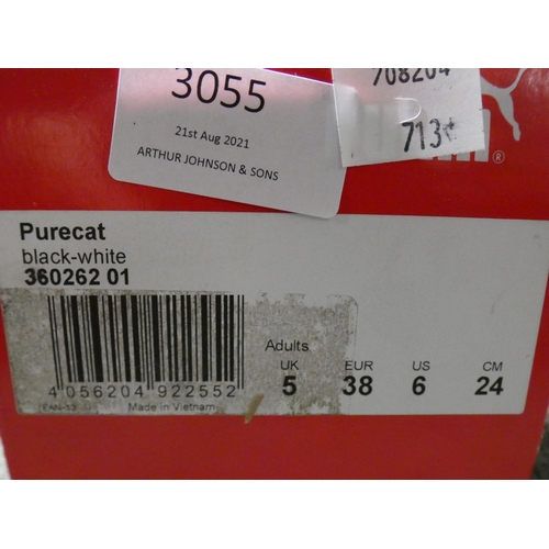 3055 - Pair of Puma 'Pure Cat' black and white sliders - UK 5 * This item is subject to VAT