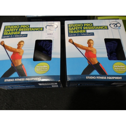 3082 - 2 Pilates balls (25cm) and 3 resistance training tubes * This item is subject to VAT