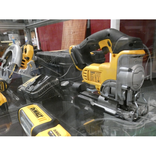 3146 - Dewalt Five Piece Kit - With Batteries (DCK523P3T-GB), RRP £539.99 + VAT (232-50) * This lot is subj... 