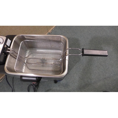 3354 - Tefal Fryer (model:- FR804040)            (232-230) * This lot is subject to VAT