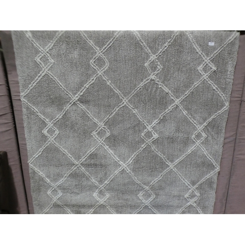 3481 - Soft Step Area Rug (160cm x 213cm) (232-112) * This lot is subject to VAT