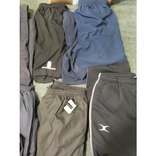 3047 - Quantity of men's shorts and jogging bottoms (mixed sizes and brands) * This item is subject to VAT