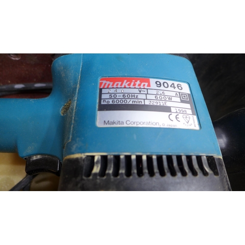 2024 - Makita 9046 240v/600w sander in case - W