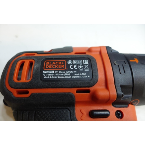 2025 - Black & Decker 18v rechargeable drill in case - W