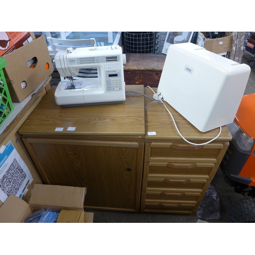 2069 - Brother sewing machine in New Home sewing cabinet c/w accessories