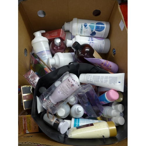 2106 - Large quantity of assorted cosmetics