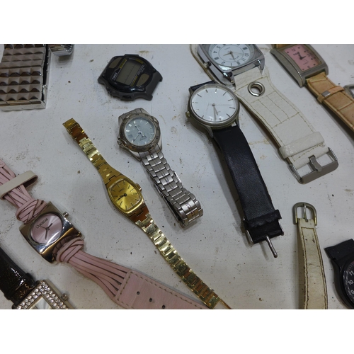 2109 - Approx. 20-25 mixed wristwatches