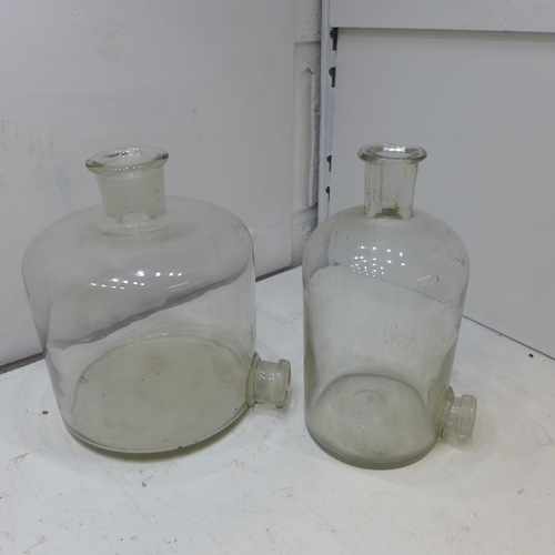 2124 - Qty. of vintage lab glassware items inc. drying bottles, Buchner funnel & large Pyrex 4 ltr beaker -... 