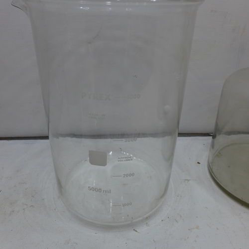 2124 - Qty. of vintage lab glassware items inc. drying bottles, Buchner funnel & large Pyrex 4 ltr beaker -... 