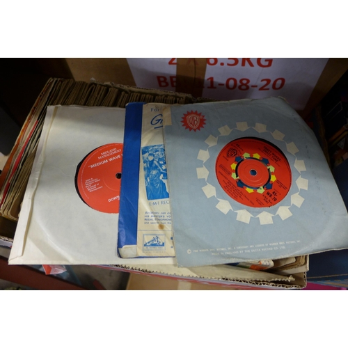 2129 - Box of approx. 50 singles 1960's and some classical