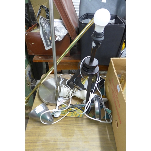 2465 - 5 Assorted lamps