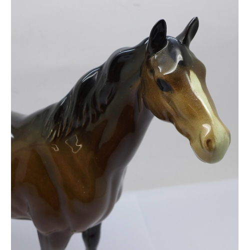 609 - A Beswick brown hunter mare, looking to the right