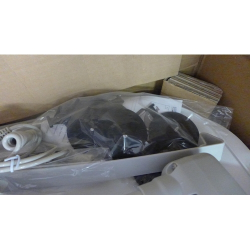 2137 - Kanjo bath lift - boxed & unused - W - with remote