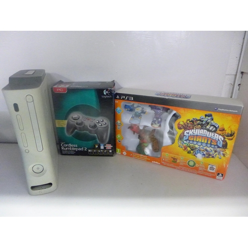 2161 - XBox 360 with power supply, games & Skylanders figures