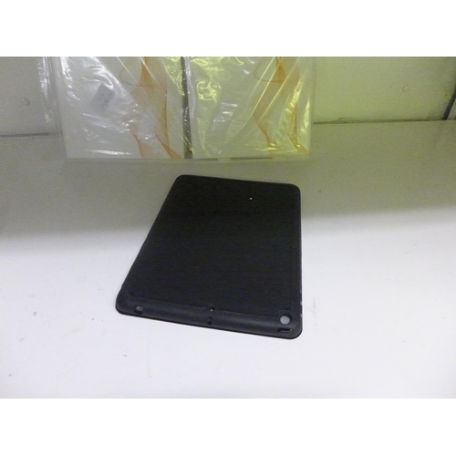 2165 - 5 x Cases to fit iPad 9.7