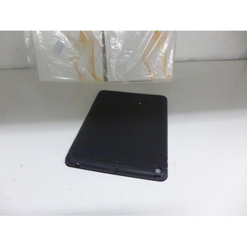 2166 - 5 x Cases to fit iPad 9.7