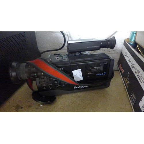 2175 - Sony video 8 Handycam digital video recorder model no. CCD-V50E