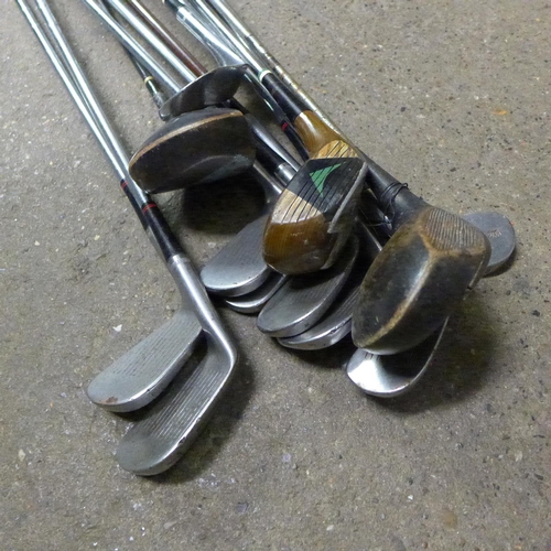 2207 - 11 Various golf irons & woods