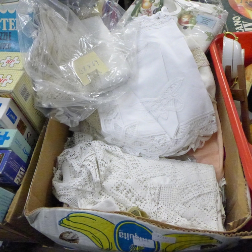 2214 - Box of linen, approx 15 pcs