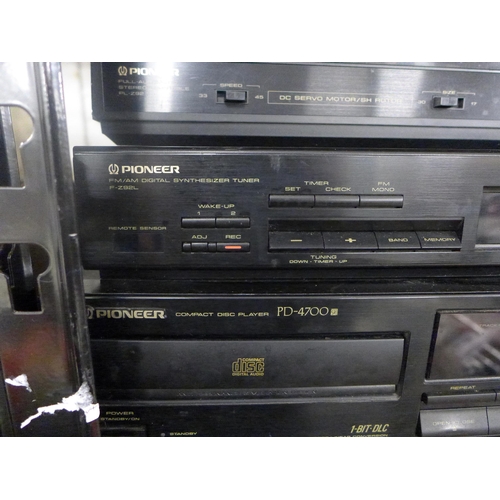 2224 - Pioneer Hi-fi system, digital tuner, turntable, CD-player, DC-Z92 double cassette player, graphic eq... 