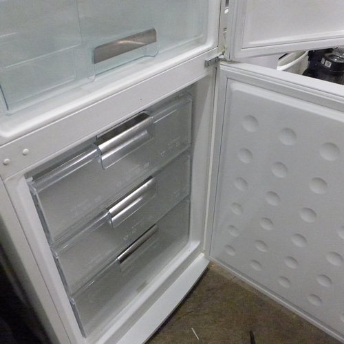 2234 - Siemens 60/40 tall fridge freezer