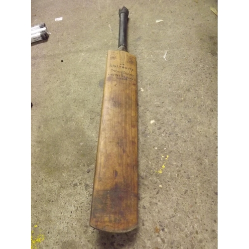 2313 - Vintage JLF cricket bat