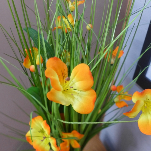 1335 - A 70cm grass sheaf of orange flowers (2360309)   #