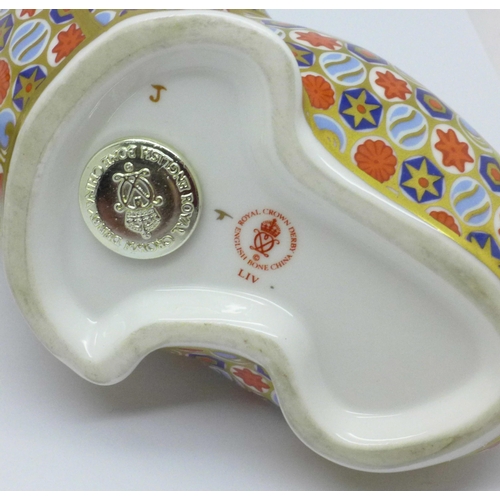 621 - A Royal Crown Derby Harbour Seal paperweight, limited edition 2030 of 4500, gold stopper, boxed and ... 