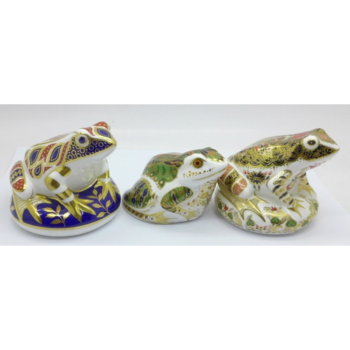 657 - Three Royal Crown Derby paperweights, Mulberry Hall Frog, 296 of 500, gold stopper, signed by Sue Ro... 