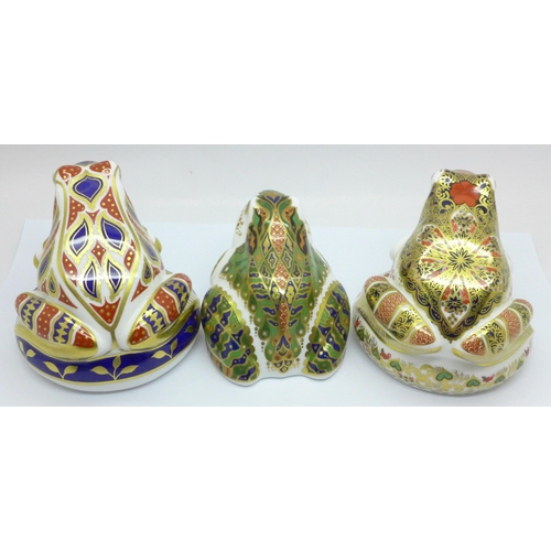 657 - Three Royal Crown Derby paperweights, Mulberry Hall Frog, 296 of 500, gold stopper, signed by Sue Ro... 