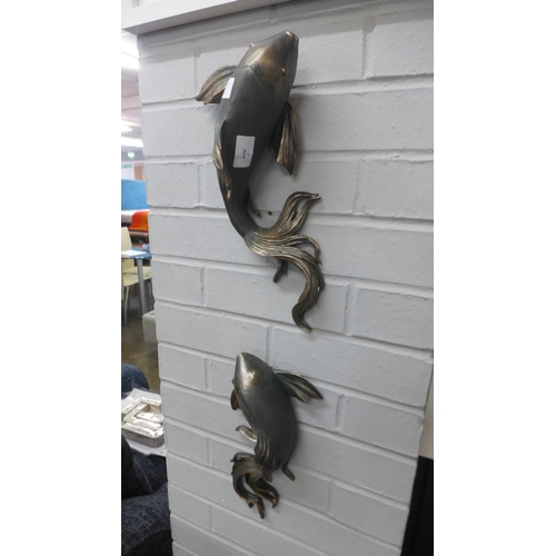 1386 - A two piece set of fish wall art (suitable for outdoors) (FAD43126)   #