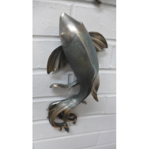 1386 - A two piece set of fish wall art (suitable for outdoors) (FAD43126)   #