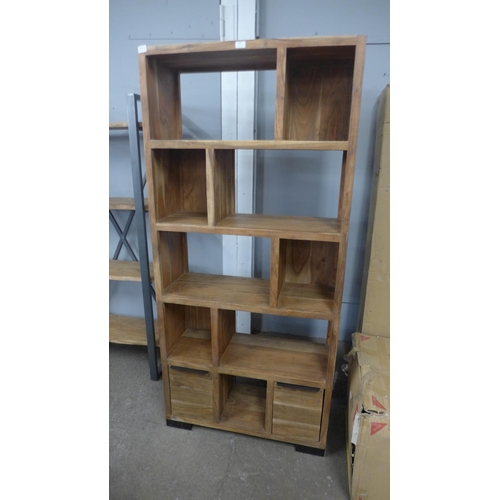 1465 - A Matrix bookcase