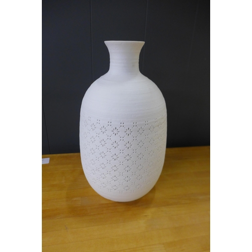 1467 - A white perforated vase lamp (LP03016)  #