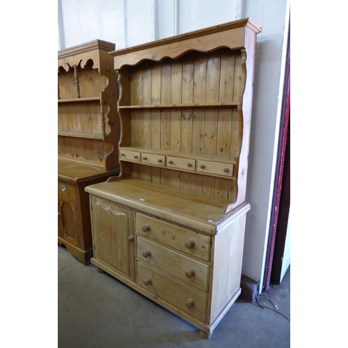 127 - A Victorian pine dresser