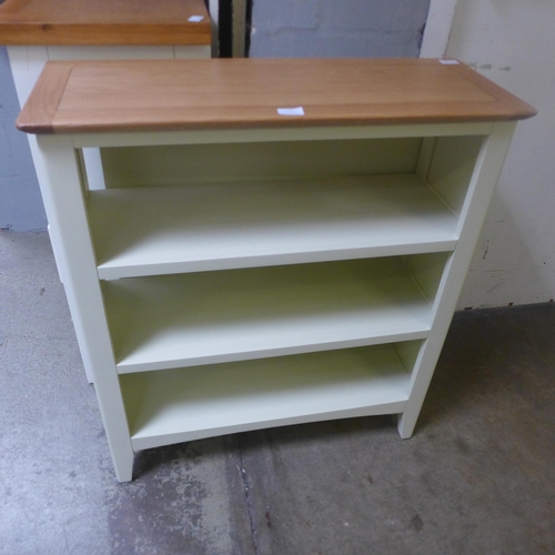 1761 - A Chester oak and cream small bookcase ( NC SBC C ) damaged  *This lot is subject to VAT