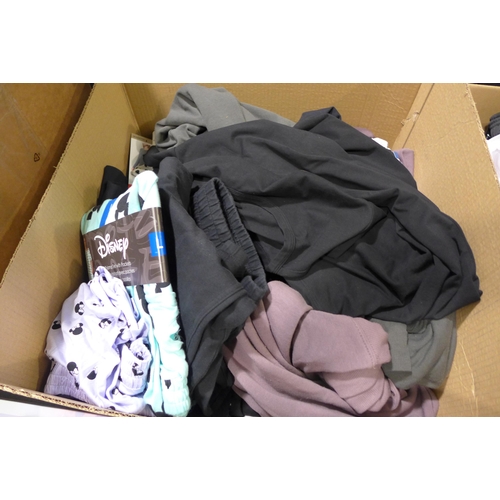 3267 - Box of lady's misc. clothing - various sizes and styles * This lot is subject to VAT