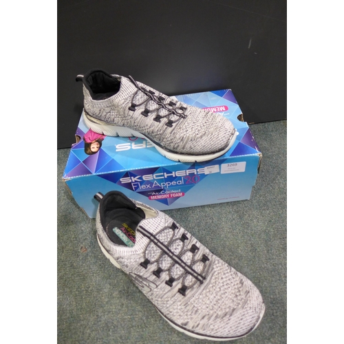 3269 - Skechers ladies memory foam Trainers - size 7 * This lot is subject to VAT