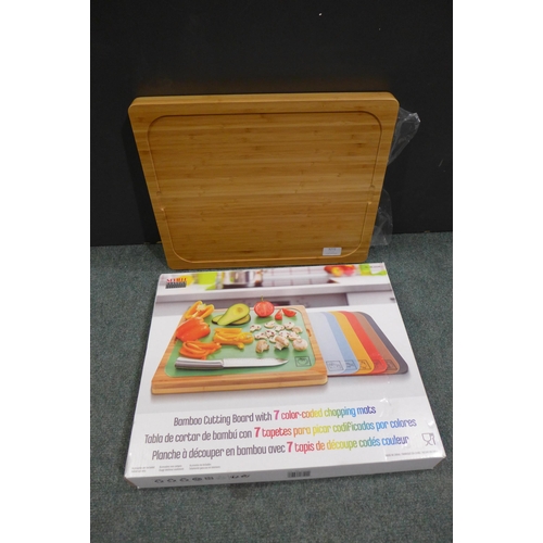 3272 - Bamboo Cutting Board with Coloured mats     (238-72 )* this lot is subject to vat