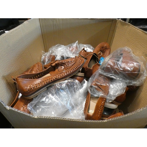 3069 - Quantity of men's brown loafers, various styles and sizes * This lot is subject to VAT