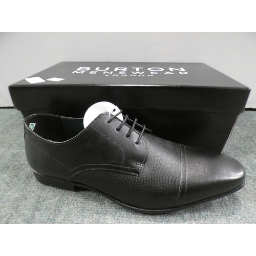 3074 - 3 Pairs of men's black Burton Banks shoes, sizes:- 1 x 10, 1 x 11, 1 x 12 3 * This lot is subject to... 