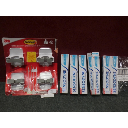 3131 - Sensodyne Toothpaste and Command Broom & Mop  Clips (237-55, 67) * This lot is subject to VAT