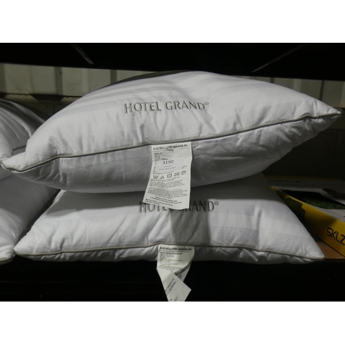 3190 - Hotel Grand Down Roll 2Pk - jumbo pillows   (238-165 )* this lot is subject to vat