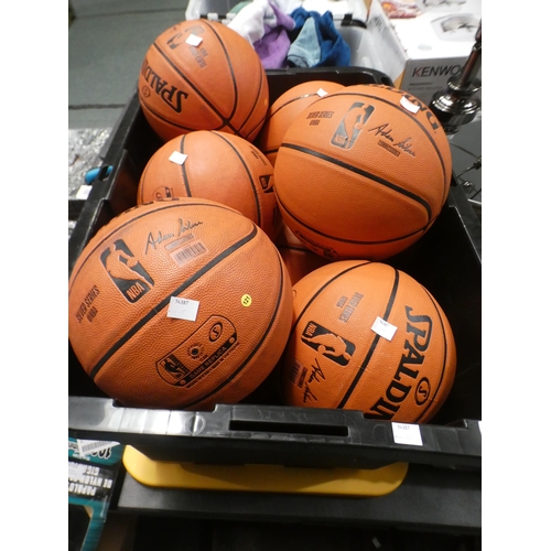 3322 - Nine Spalding NBA Basketballs and 102L Storage Tote     (236-12,13,35 * This lot is subject to VAT